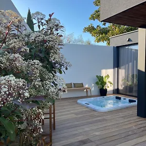  Hébergement de vacances Valbelle, Maison Independante Avec Jacuzzi